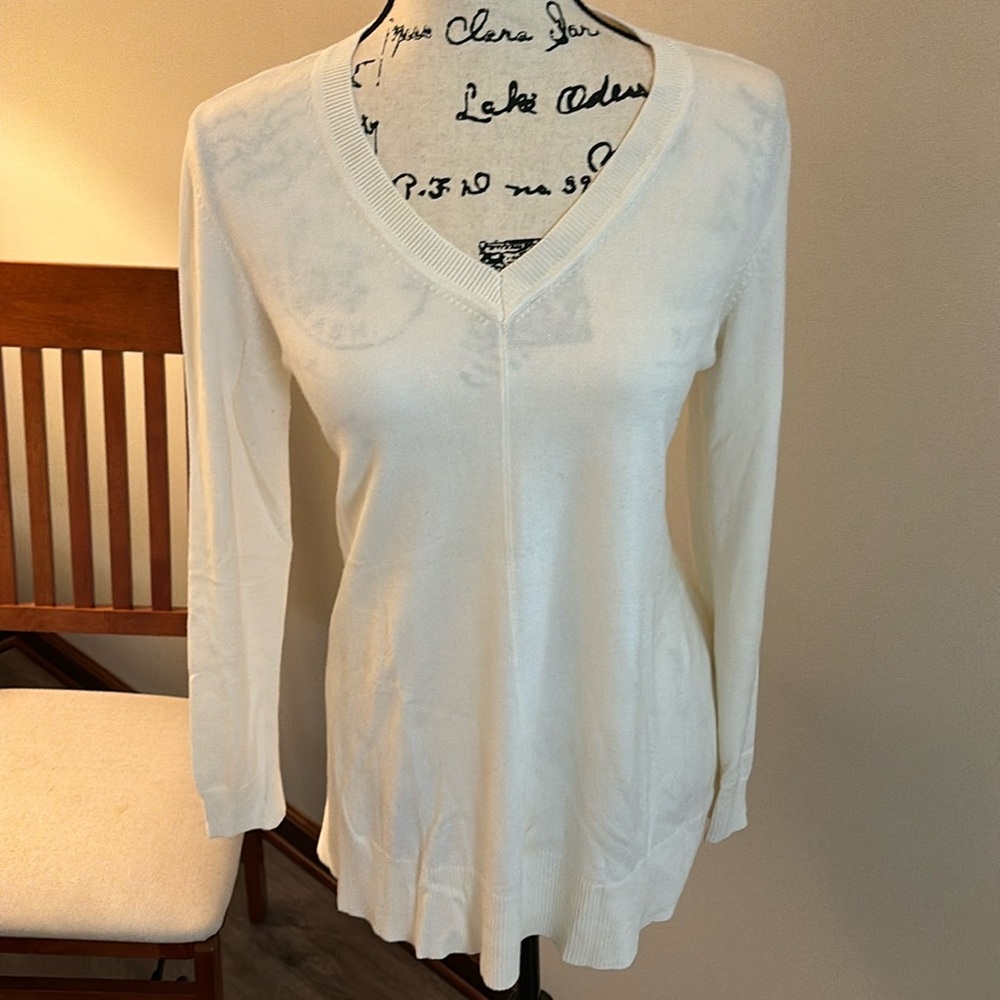 DKNY JEANS Creamy White V-Neck Sweater Spring Summer size M Medium Like New